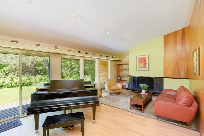 2170 Folwell Ave, Falcon Heights, MN 55108