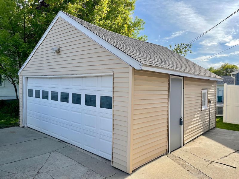 904 S Oak Ave, Owatonna, MN 55060