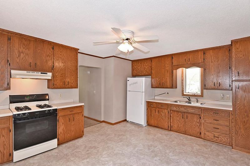 1003 E Rose St, Owatonna, MN 55060