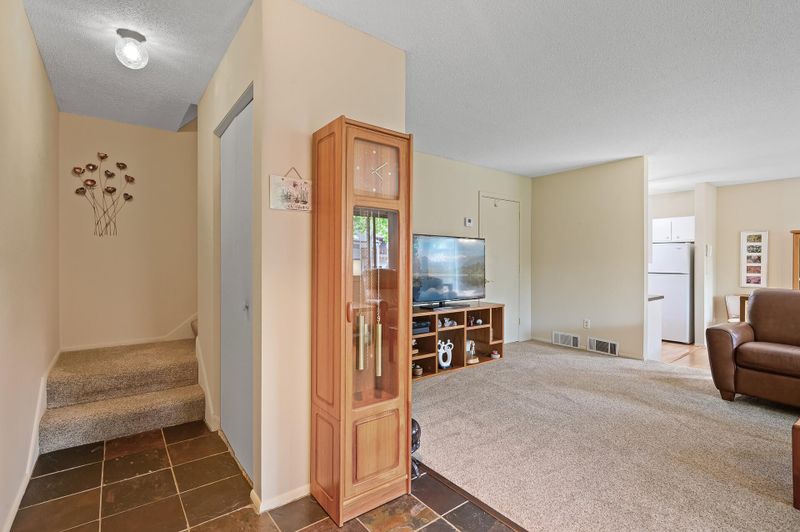4094 Foss Rd, Saint Anthony, MN 55421