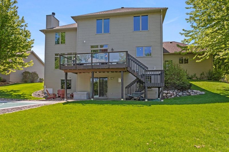 18214 Gladstone Blvd N, Maple Grove, MN 55311