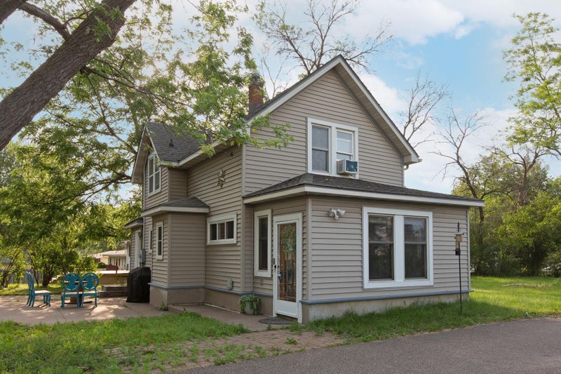 2183 Division St N, Maplewood, MN 55109