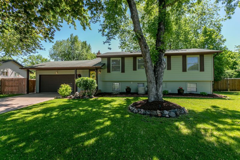 4025 82nd Ave N, Brooklyn Park, MN 55443