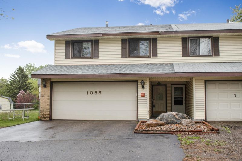 1085 Regency Dr, Woodbury, MN 55125