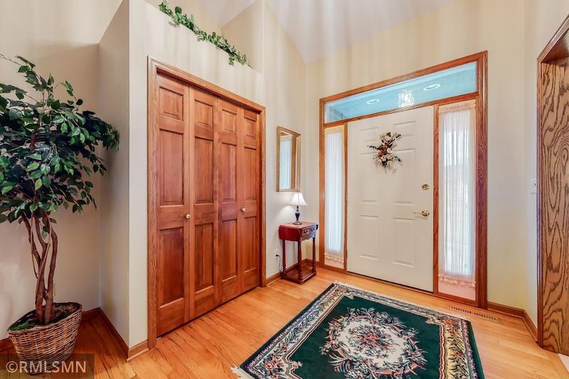 1600 Mayflower Dr, Northfield, MN 55057