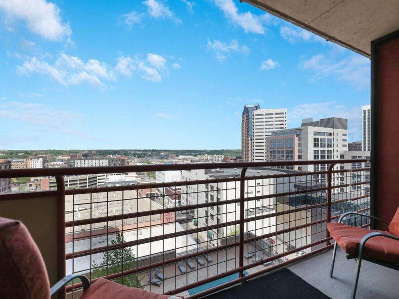 66 9th St E #1706, Saint Paul, MN 55101