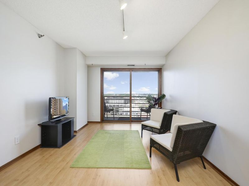 66 9th St E #1706, Saint Paul, MN 55101