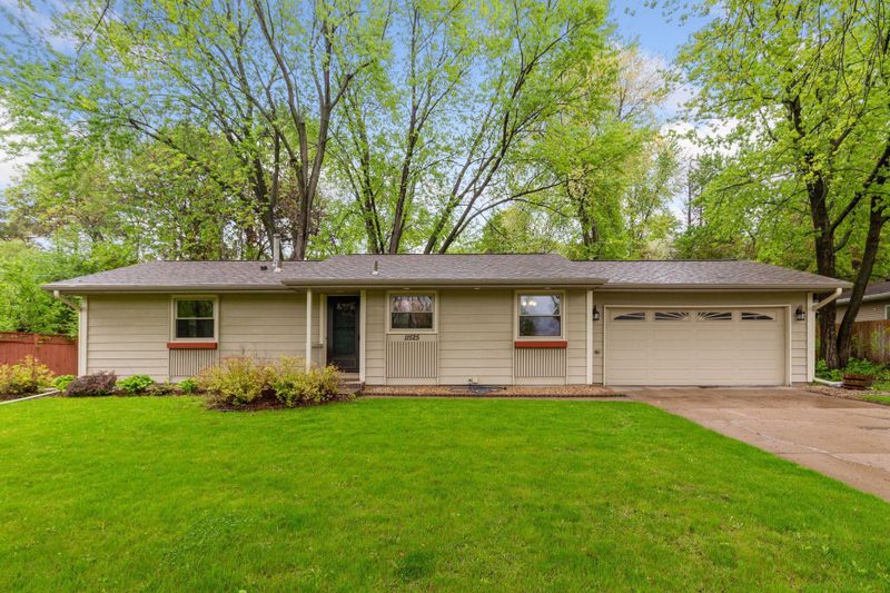11525 River Hills Dr, Burnsville, MN 55337