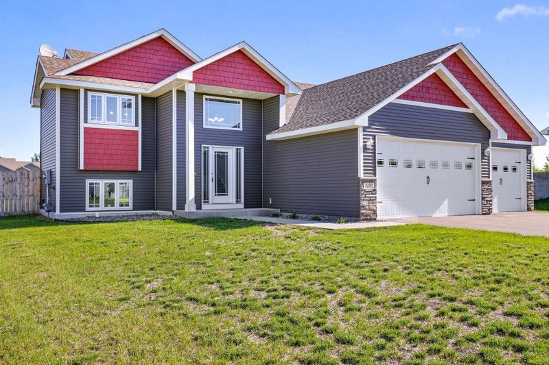 606 Hickory St SW, Isanti, MN 55040