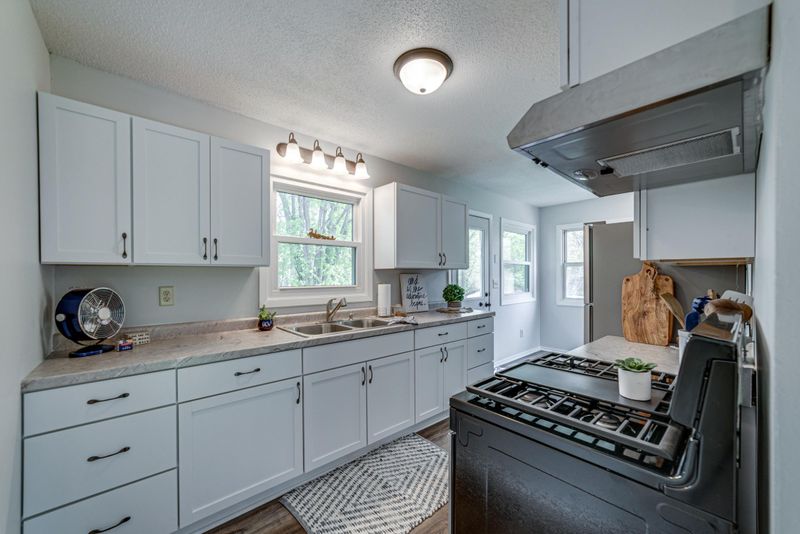 303 2nd St SW, Hinckley, MN 55037
