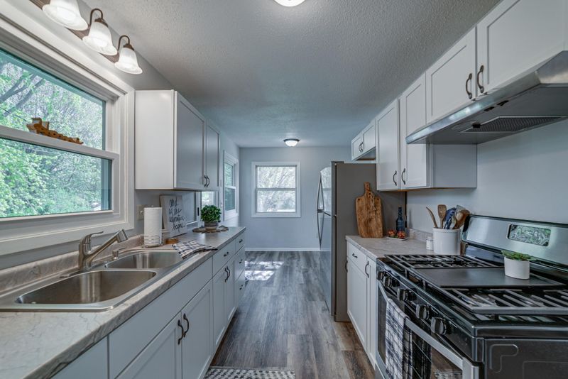 303 2nd St SW, Hinckley, MN 55037