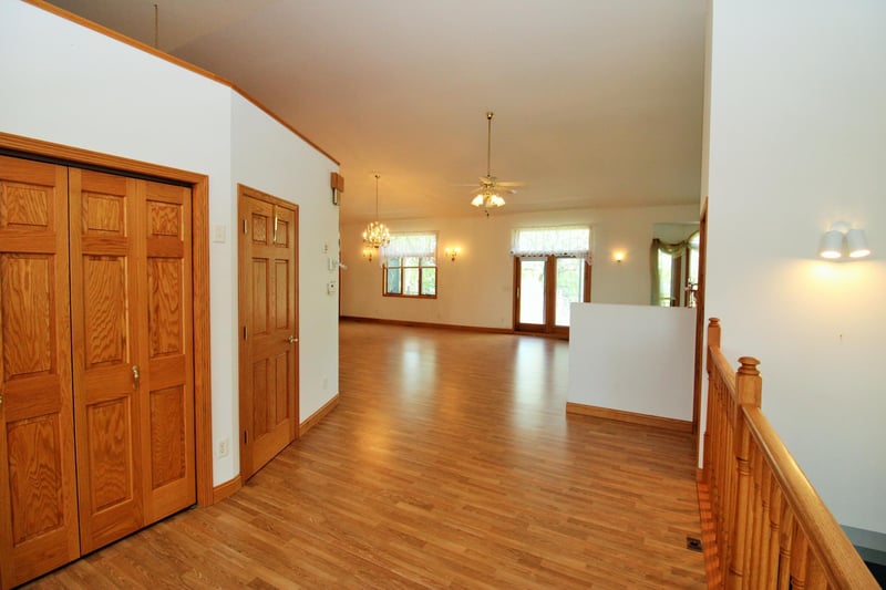 940 South Andrew Dr NW, New London, MN 56273