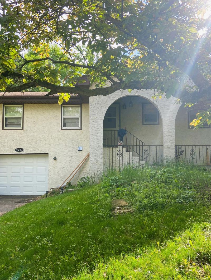 7713 Lakeview Ln NE, Spring Lake Park, MN 55432
