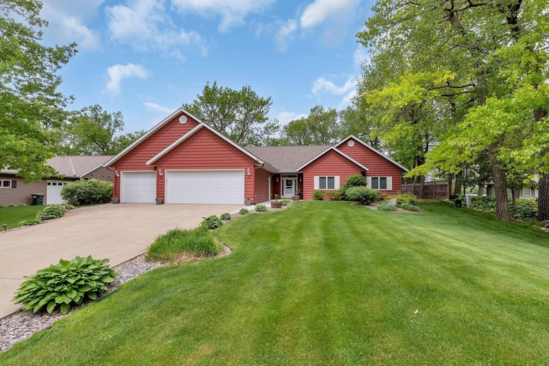 17673 Rice Lake Rd, Eden Valley, MN 55329