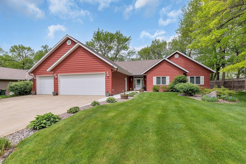 17673 Rice Lake Rd, Eden Valley, MN 55329