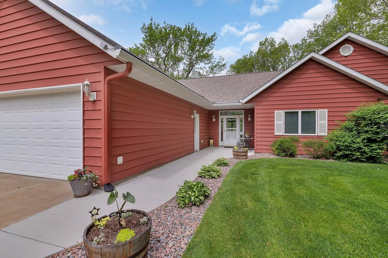 17673 Rice Lake Rd, Eden Valley, MN 55329