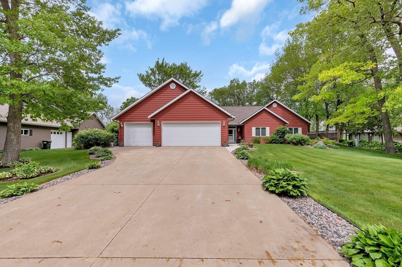 17673 Rice Lake Rd, Eden Valley, MN 55329