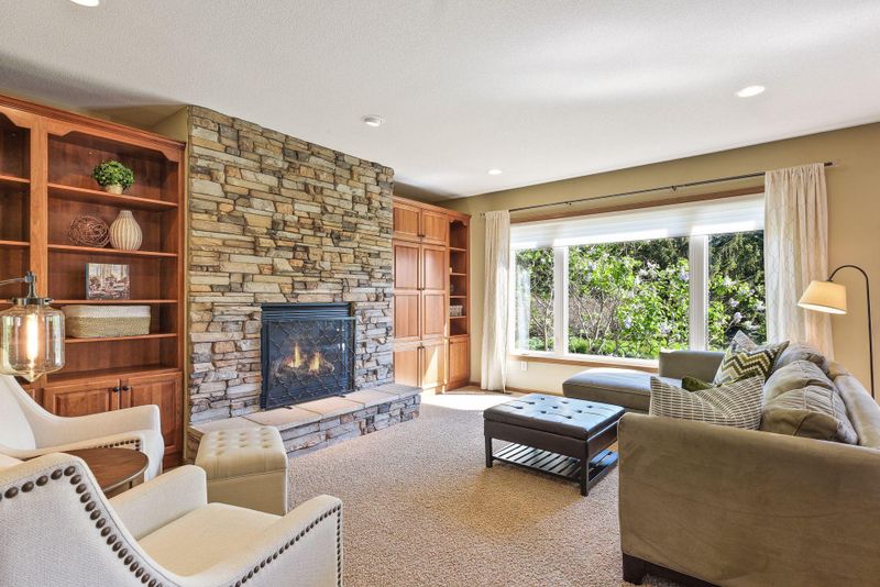 3183 Mulligan Ln, Chaska, MN 55318