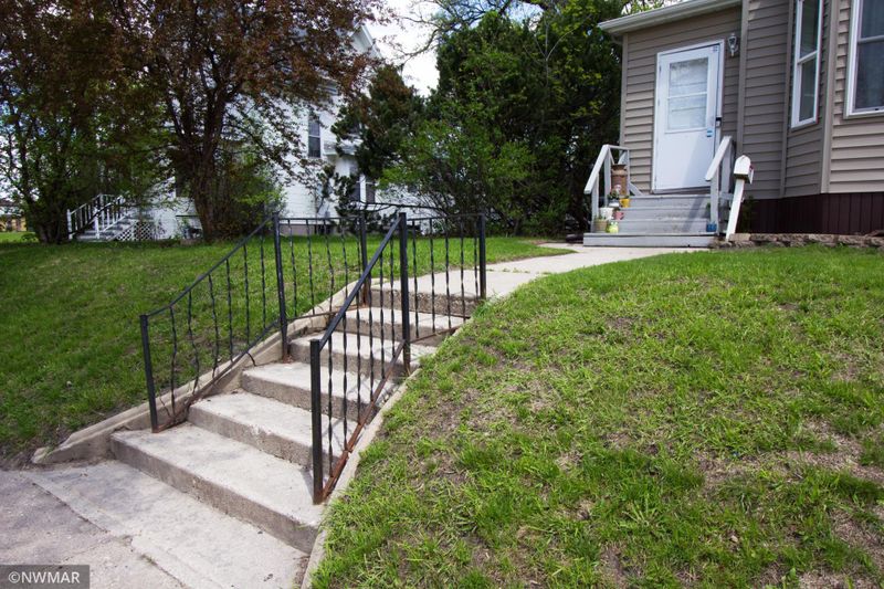 609 S Ash St, Crookston, MN 56716