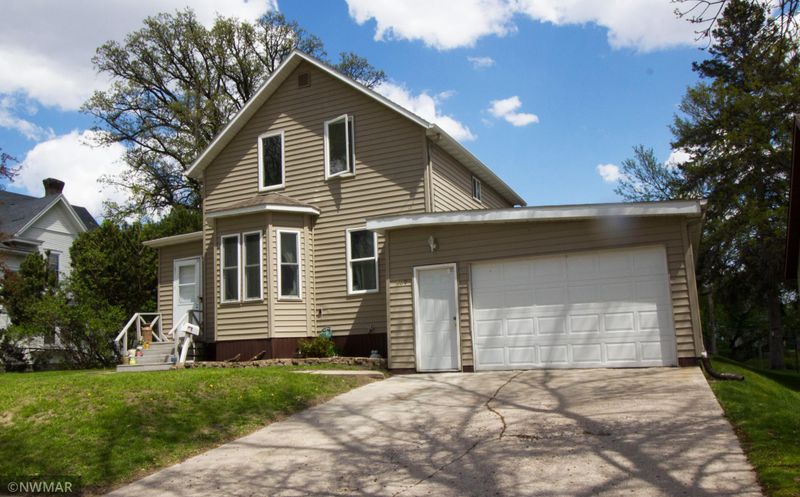 609 S Ash St, Crookston, MN 56716