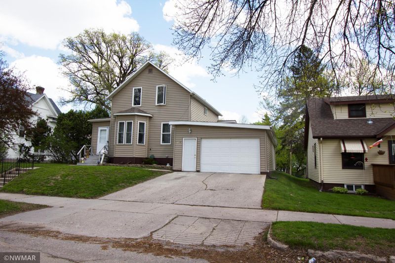 609 S Ash St, Crookston, MN 56716