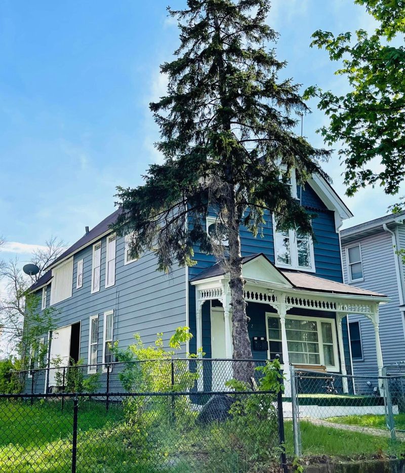 282 Charles Ave, Saint Paul, MN 55103