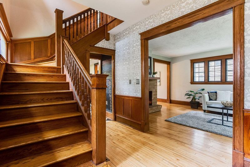 2273 Brewster St, Saint Paul, MN 55108