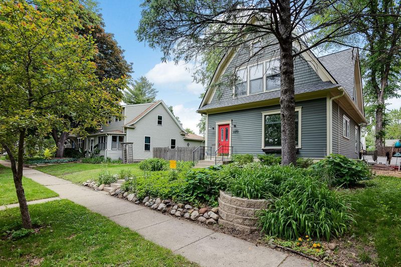 2273 Brewster St, Saint Paul, MN 55108