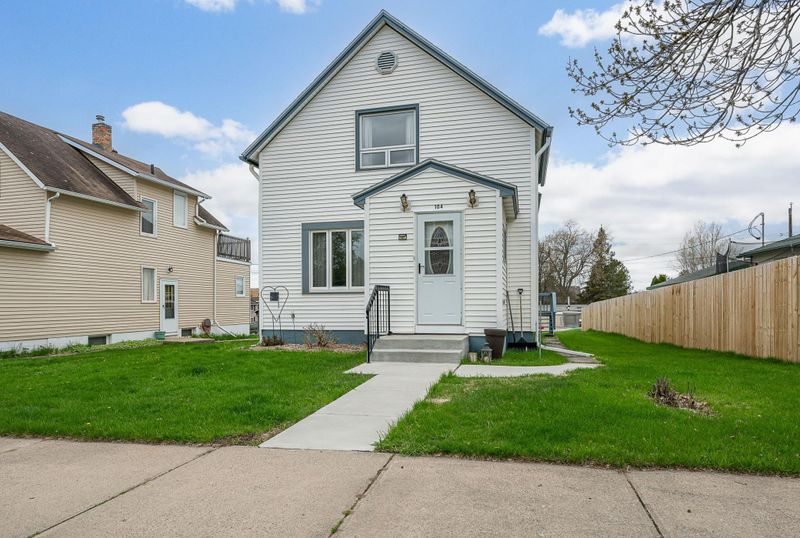 104 5th Ave, Bovey, MN 55709