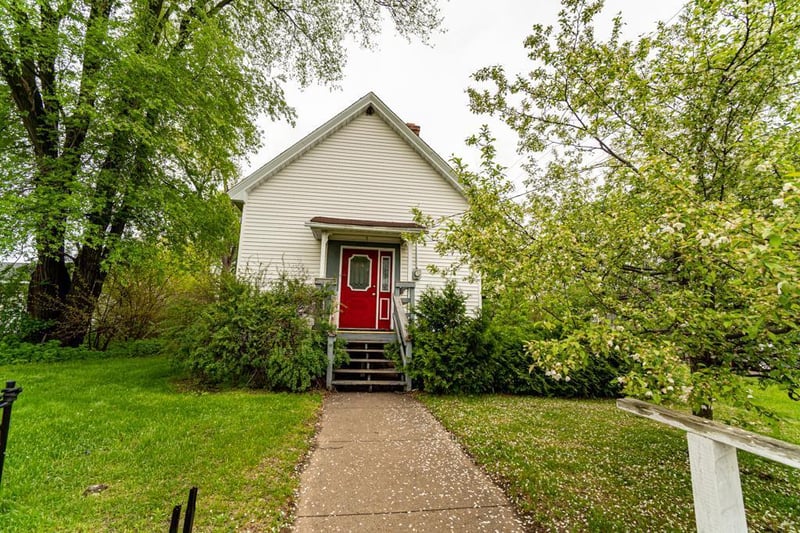 320 1st W St, Altoona, WI 54720
