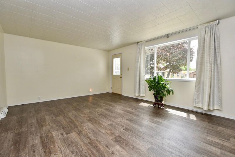 718 E 10th St, Winona, MN 55987