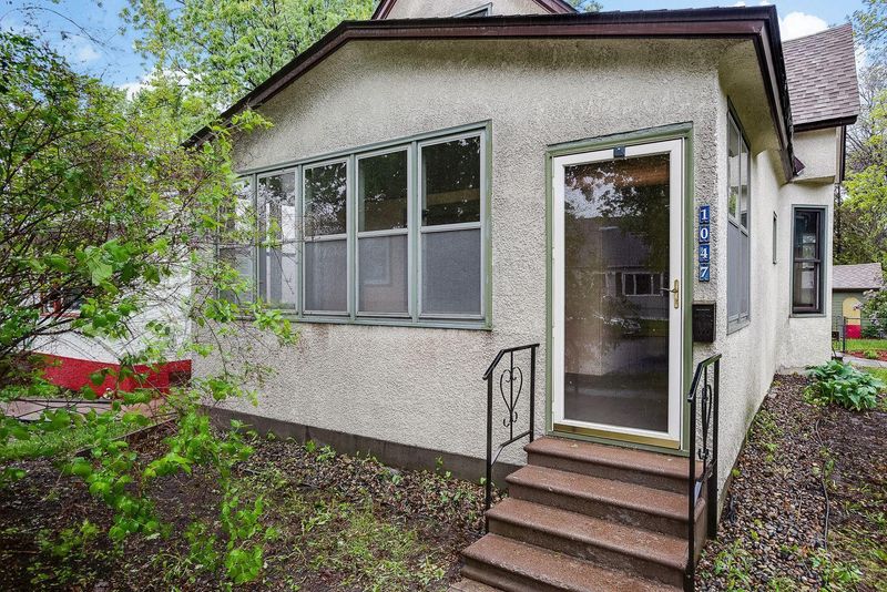 1047 Earl St, Saint Paul, MN 55106