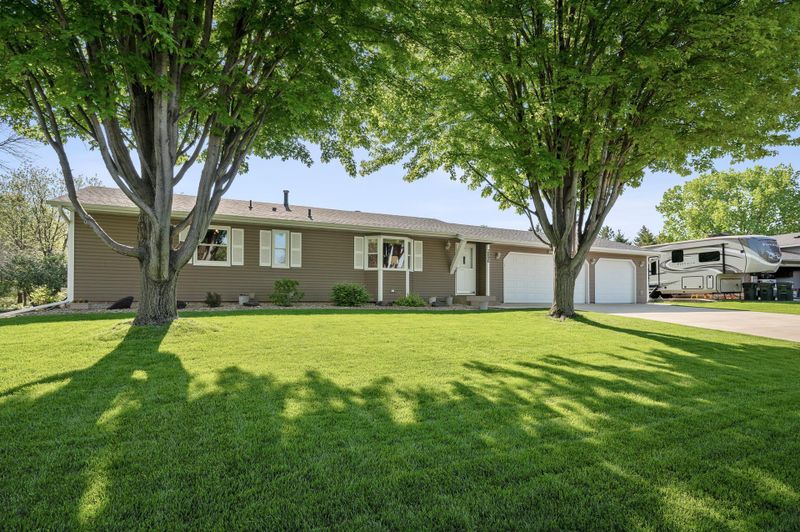 3896 Riverton Ave, Eagan, MN 55122