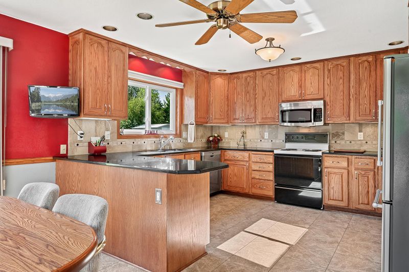 3896 Riverton Ave, Eagan, MN 55122