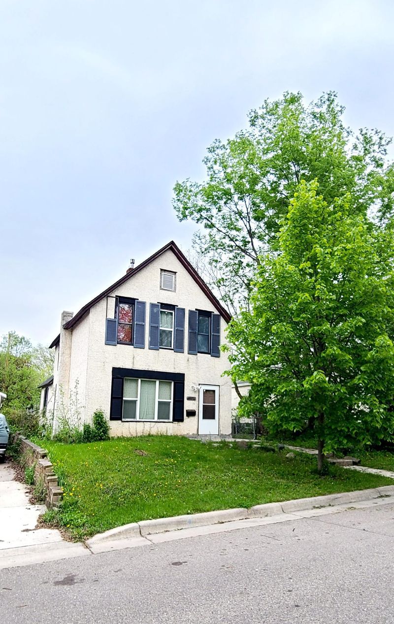 1420 Marion St, Saint Paul, MN 55117
