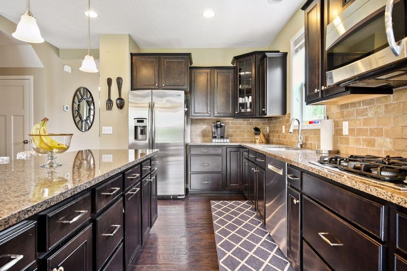 1684 Hemlock Way, Chanhassen, MN 55317