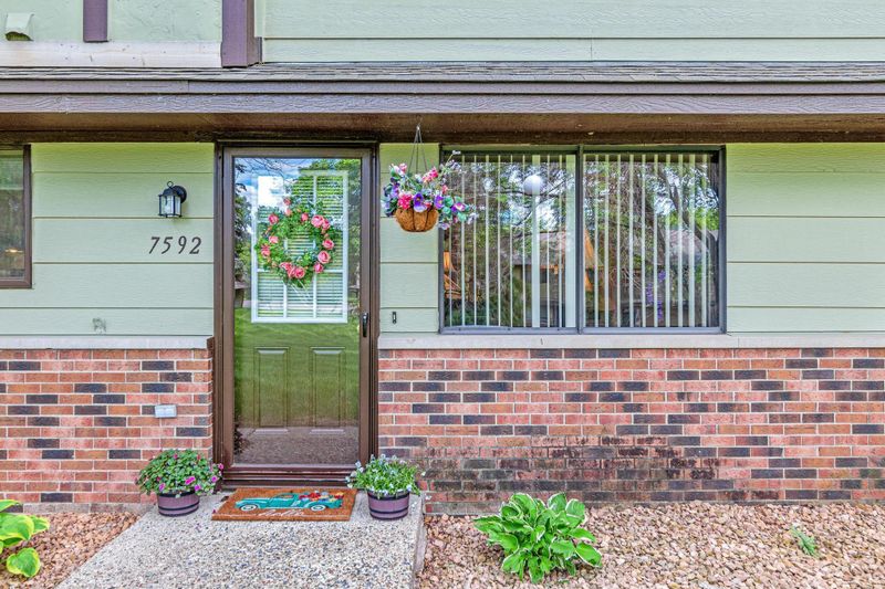 7592 Villa Ct, Eden Prairie, MN 55346