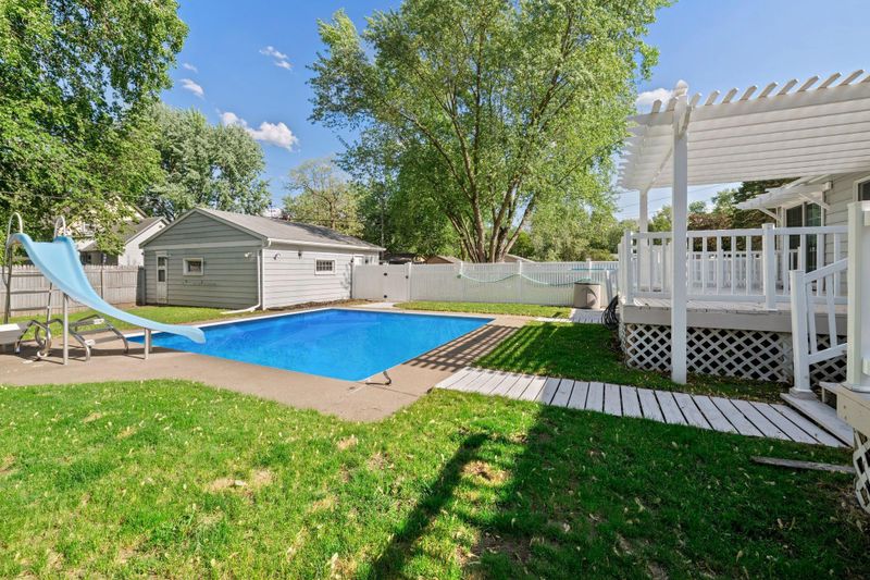 2014 Chambers St, Maplewood, MN 55109