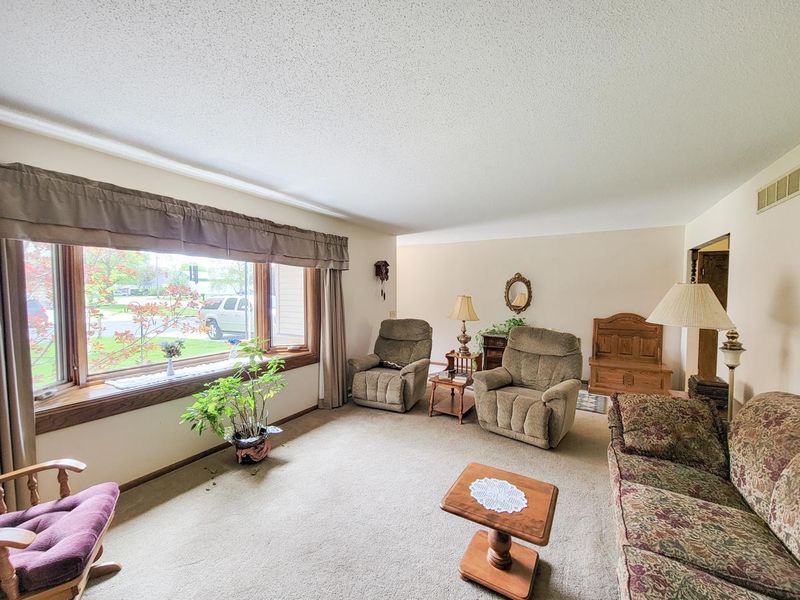 401 E Clinton St, Arlington, MN 55307