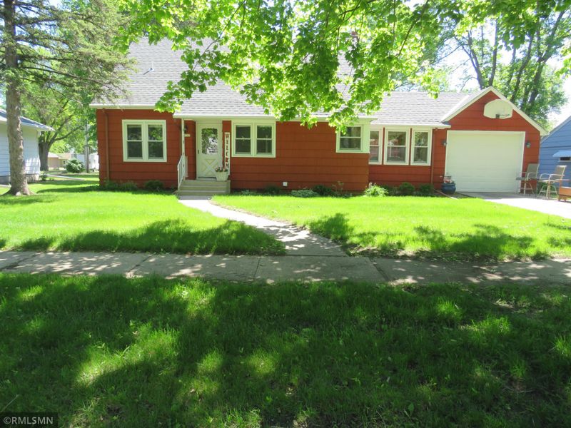 1702 Judd Ave N, Glencoe, MN 55336