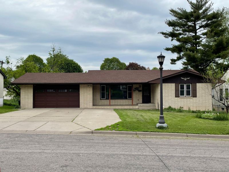 111 Orange Ave W, Saint Paul, MN 55117