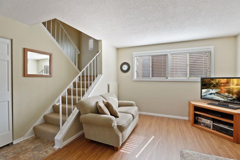 429 W Eagle Lake Dr, Maple Grove, MN 55369