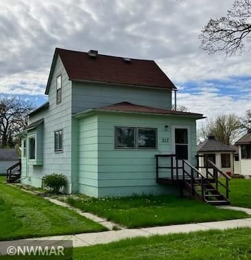 217 Markley Ave S, Thief River Falls, MN 56701