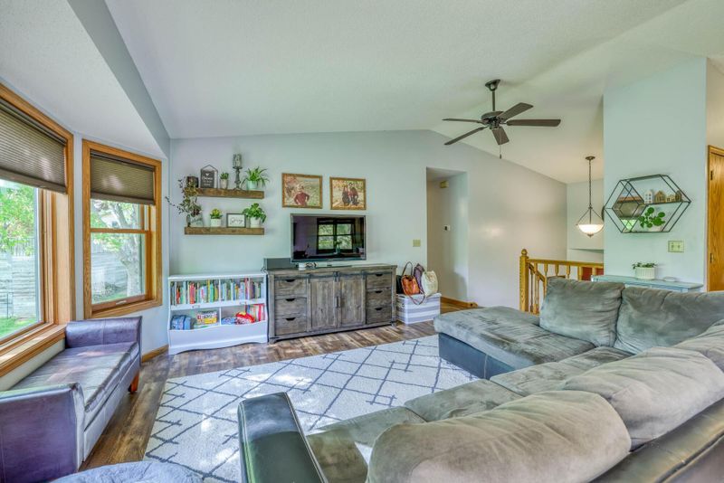 13928 Yosemite Cir, Savage, MN 55378
