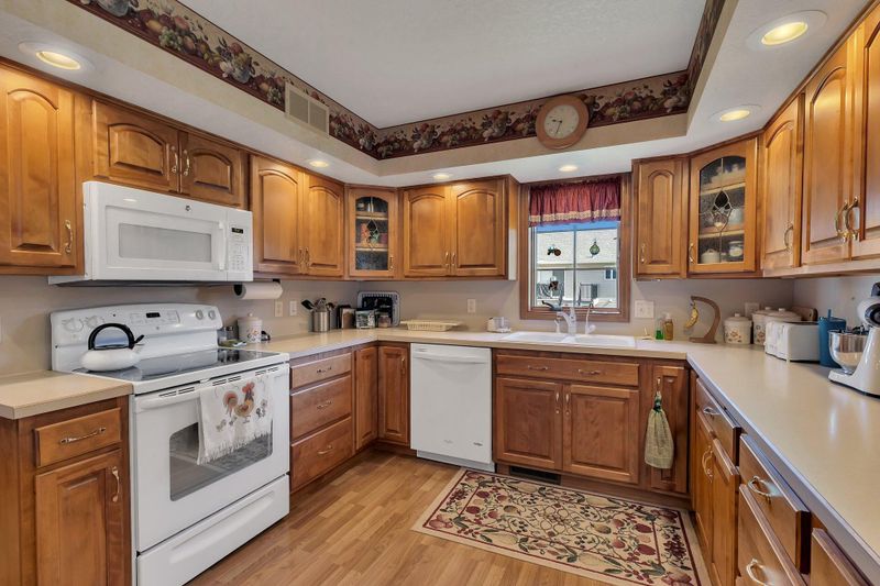 910 Capwood Ave, Litchfield, MN 55355