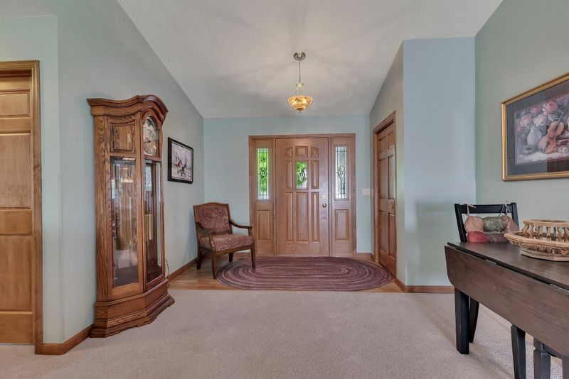 910 Capwood Ave, Litchfield, MN 55355
