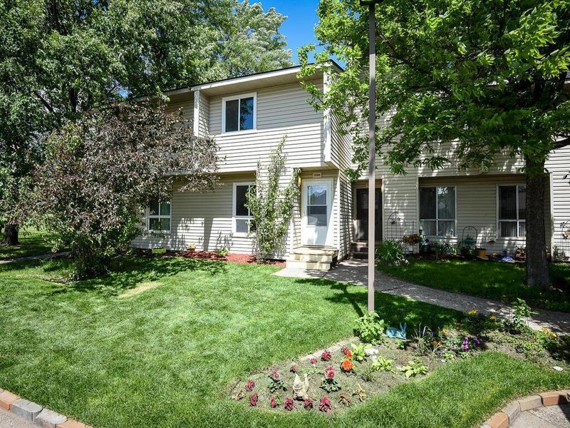 5588 Brookdale Dr N, Brooklyn Park, MN 55443