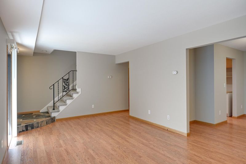 1324 Wagon Wheel Rd, Hopkins, MN 55343