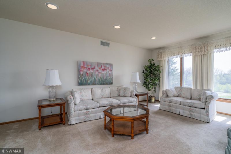 120 Golf Ter, Crookston, MN 56716