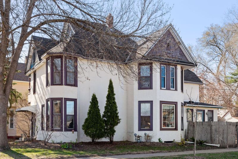1283 Thomas Ave, Saint Paul, MN 55104